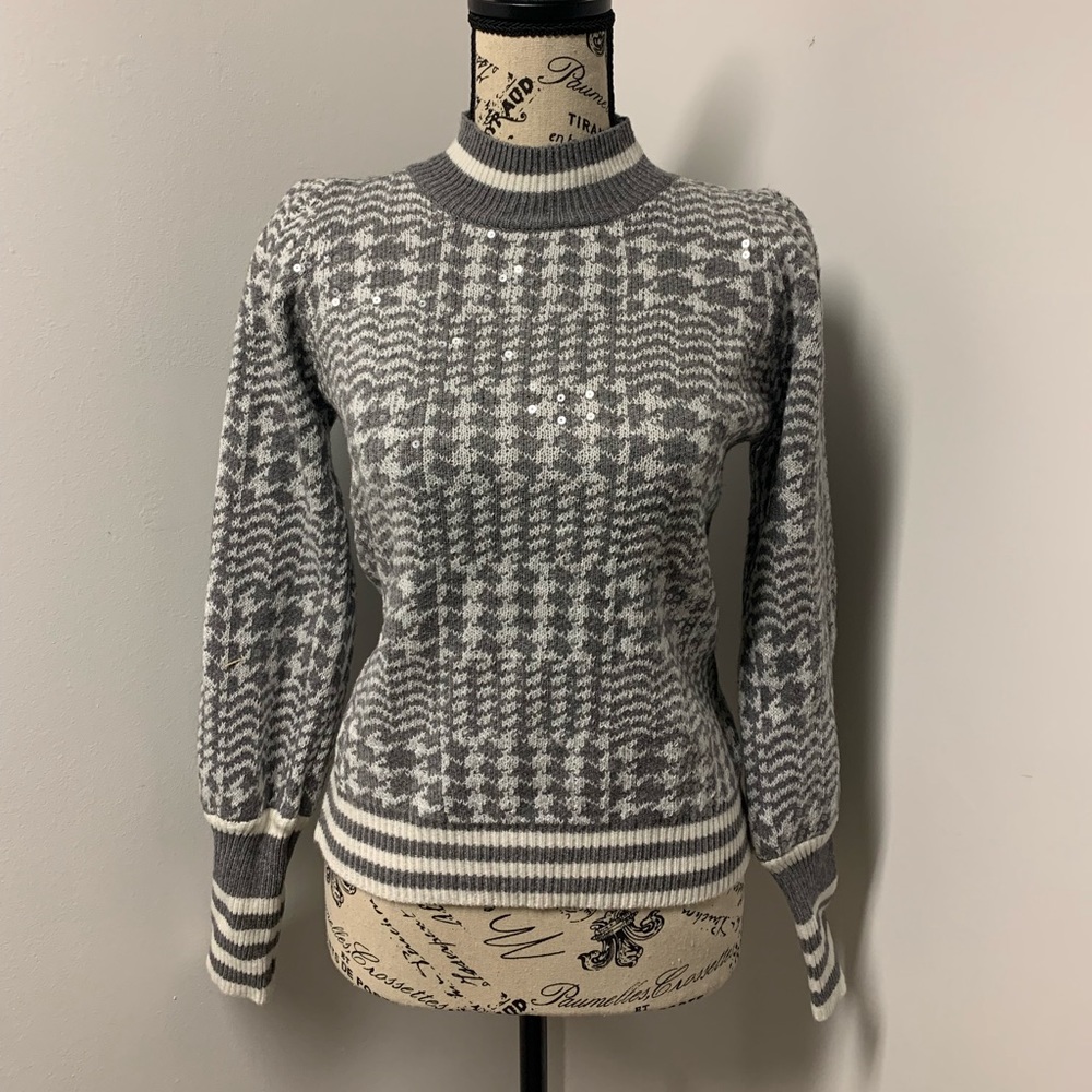Grey patterned long sleeve sweater